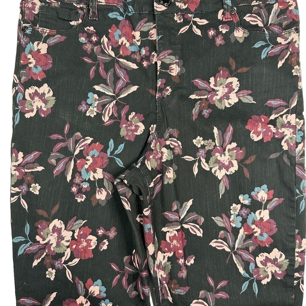 Bandolino Amy‎ black/burgundy floral straight leg  jeans - Picture 3 of 7